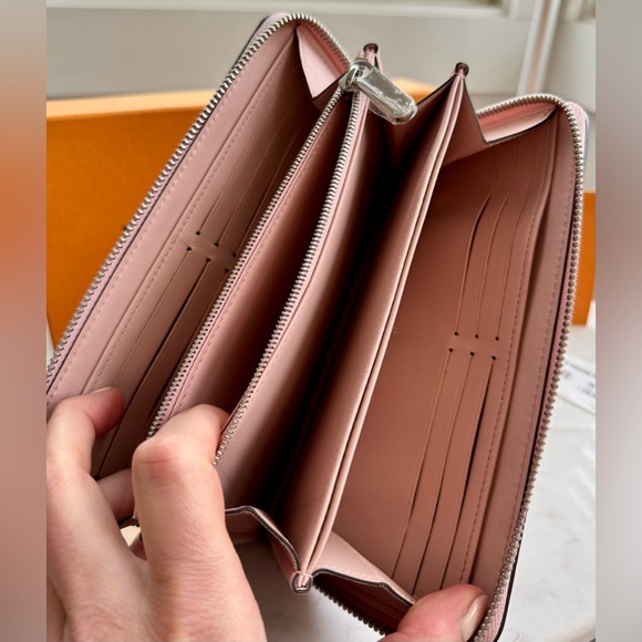 Louis Vuitton Wallet - Picture 7 of 8